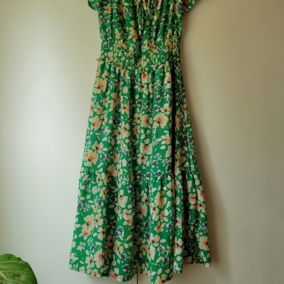 Green Floral Short Sleeve Dress - Picture 2 of 4